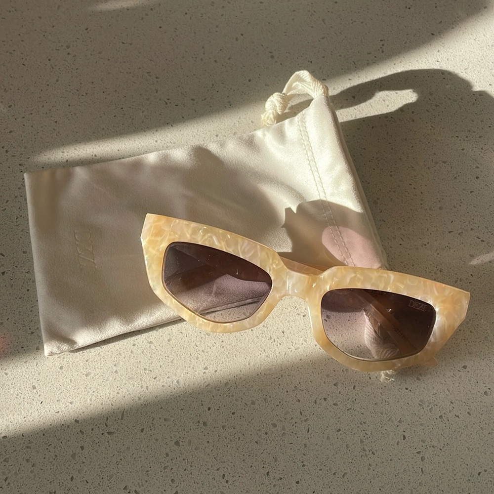 DEZI “On Read” Sunglasses